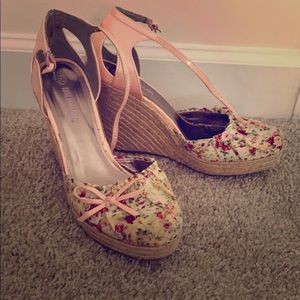 Floral Hot Tomato Wedges